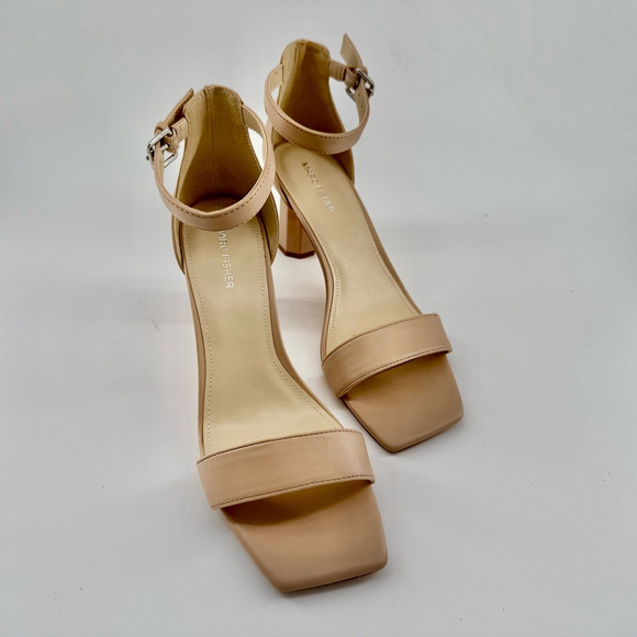 NWT Marc Fisher Nude Heels Size 10M - Picture 3 of 8